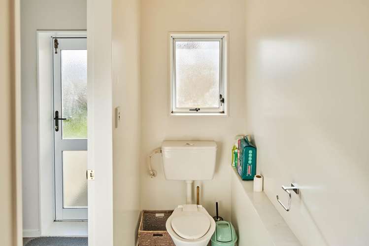 279 Dowse Drive Maungaraki_5