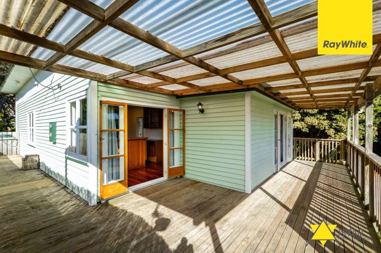1121 Huia Road Huia_15