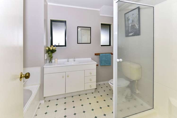 16 Bill Phillip Place Clendon Park_11