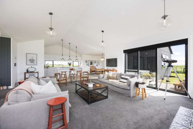 51 View Road Halcombe_8