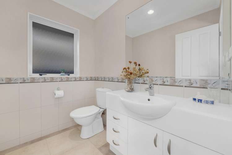 135 Middlefield Drive Flat Bush_17