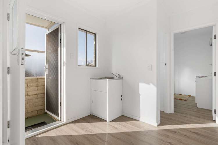 194 Clayton Road Mangakakahi_8