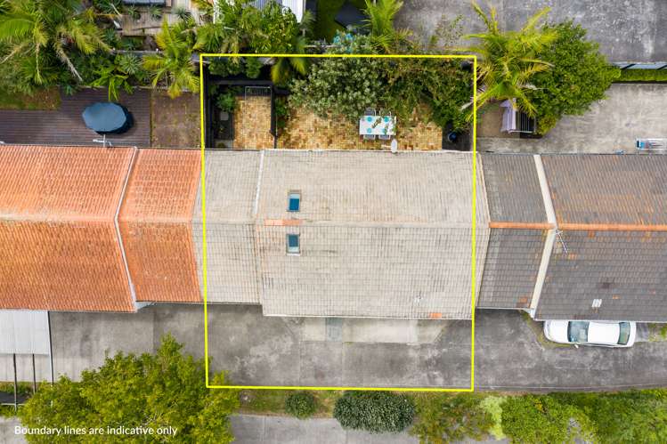 2/1 Gatman Street Birkdale_18