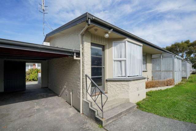 Modern & Low-Maintenance Living in the Heart of Windsor