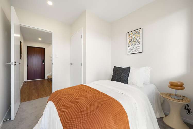 2/125 Universal Drive Henderson_25