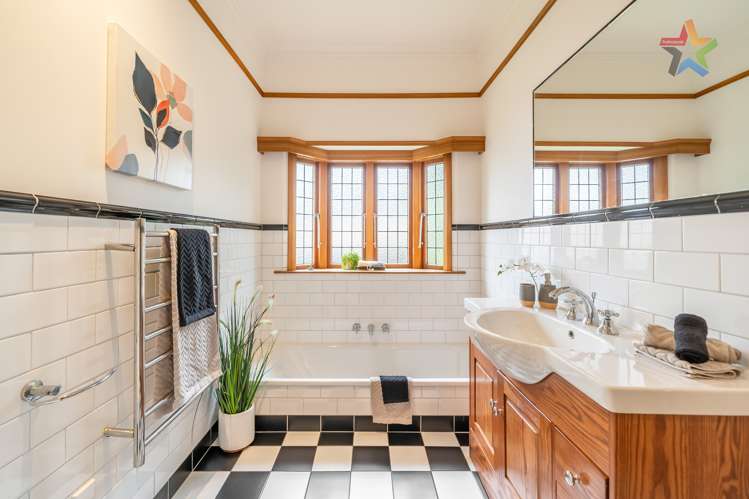 30 Ludlam Crescent Woburn_18