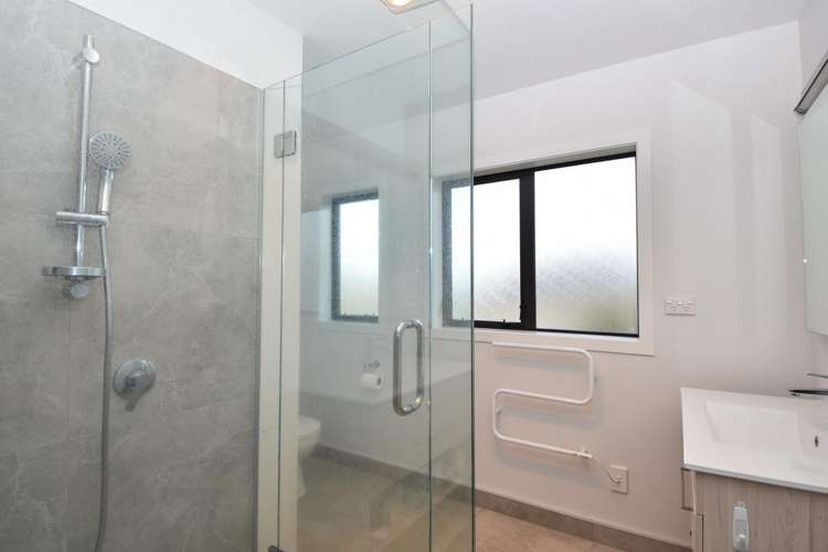 37 Ashmore Park Road Carterton_14