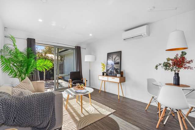 Stunning Modern 2 Bedroom unit with garage