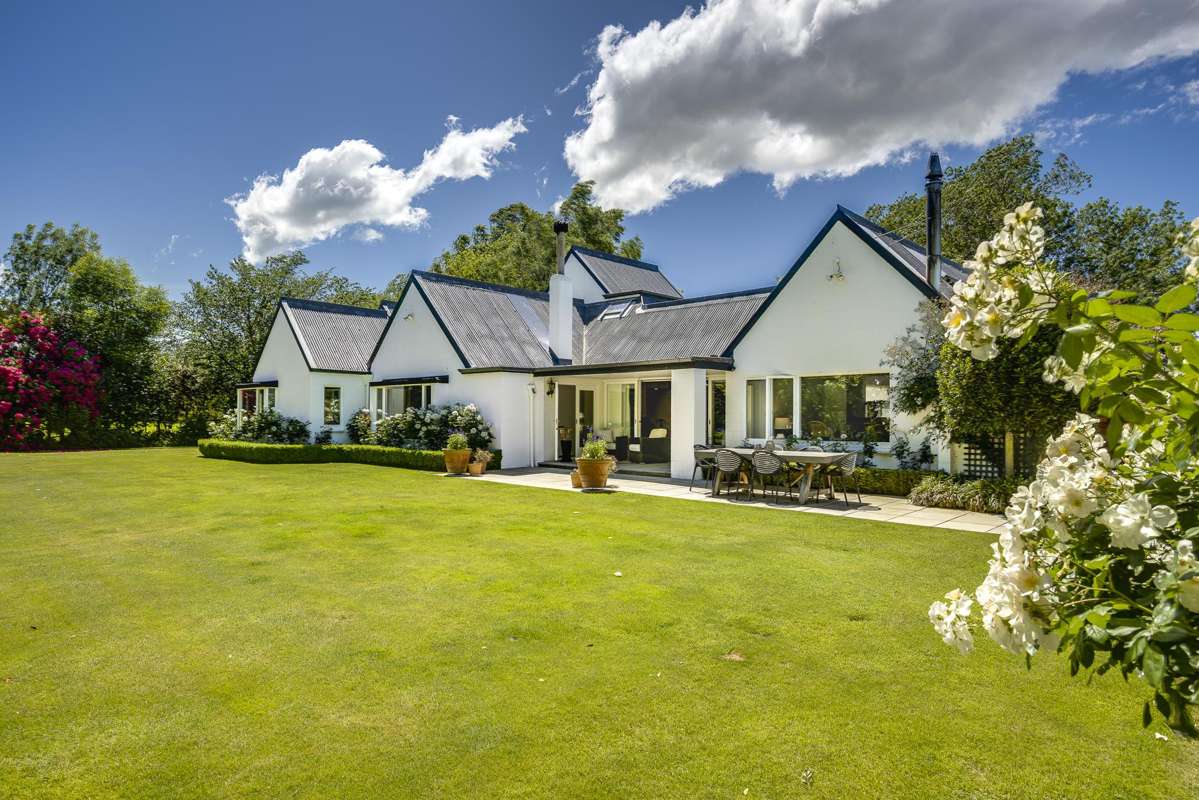 Lochiel - 105 Longlands Road West_4