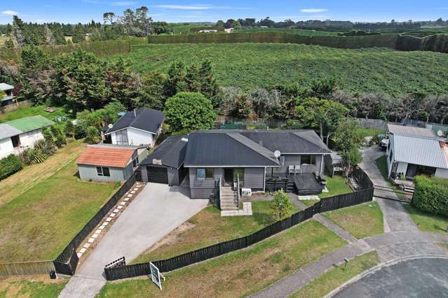 Family Living with Rural Views and a Pool!