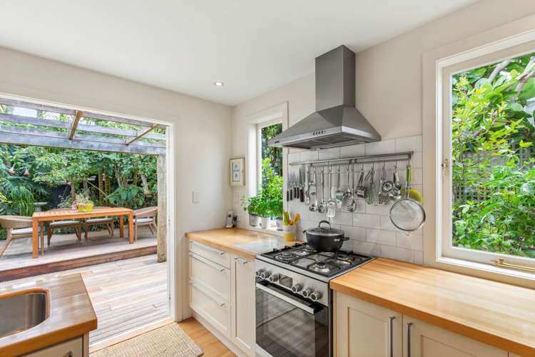 42 Mozeley Avenue Devonport_7