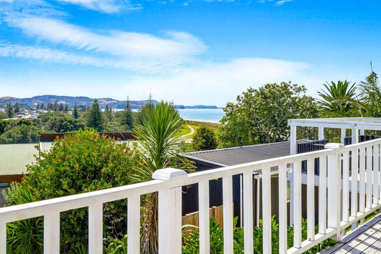 44 Amorino Drive Red Beach_8