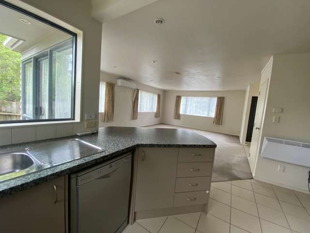 18B Jonathan Place Sunnynook_4