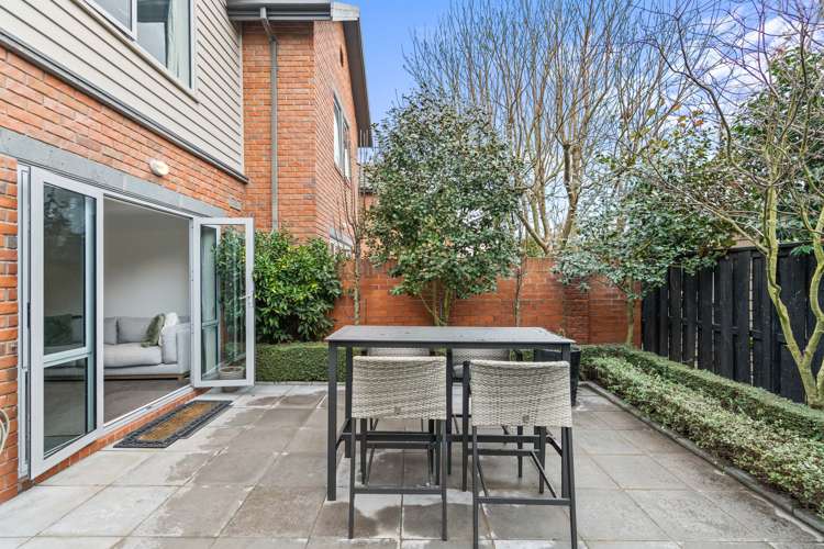 7 Henley Green Northwood_13