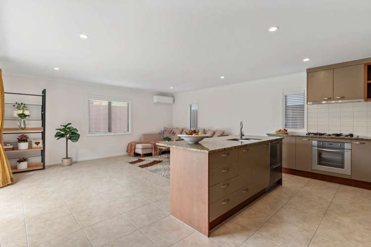 35 Bridgefield Crescent Flat Bush_11