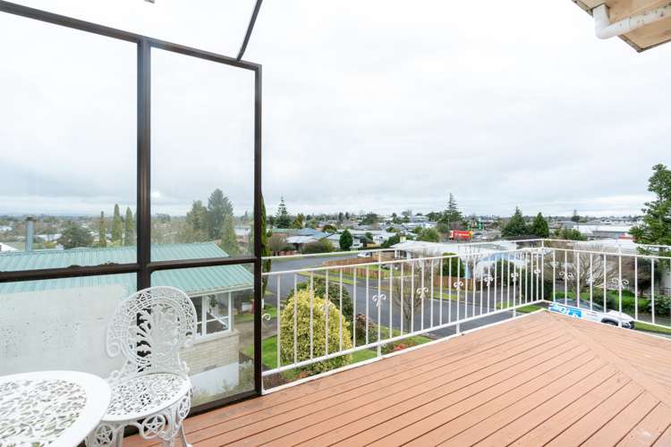 51 Resthill Crescent Glenview_19