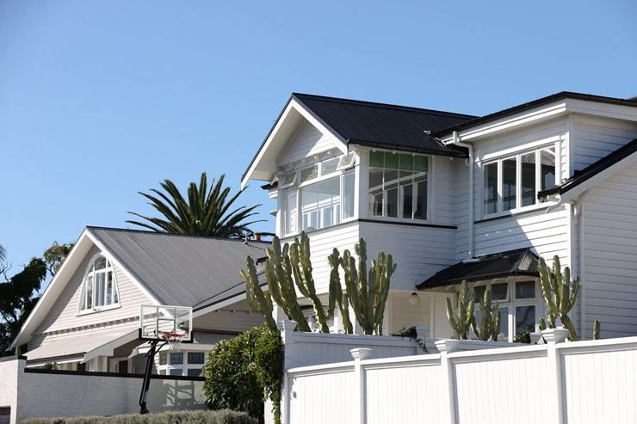 ‘Billionaires v Lotto winners’: Green light for rich foreigners to buy NZ homes once again