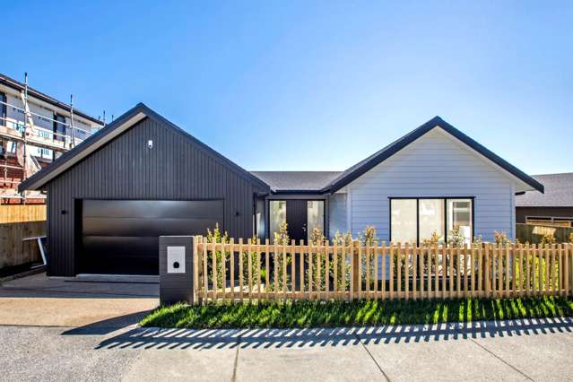 Spacious Four-Bedroom Family Home Close to Sil...