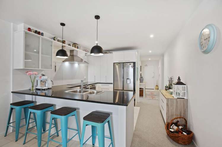 2b/12 Seaway Road Clarks Beach_6