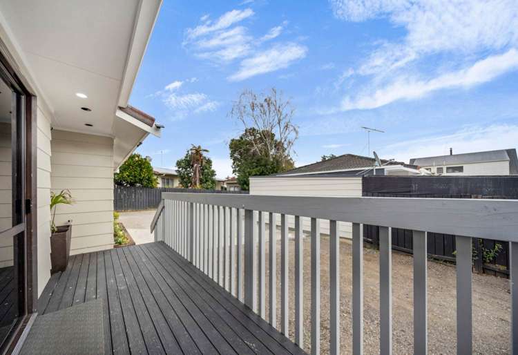 2/33 Seaward Place Wattle Downs_13