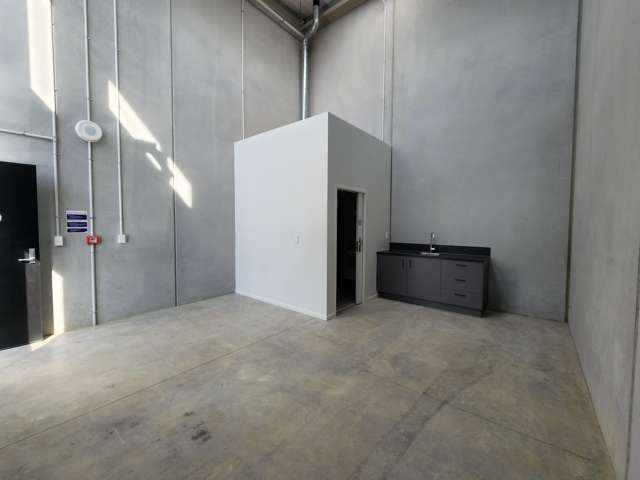32 sqm Self-Contain Workshop with 2 Carparks