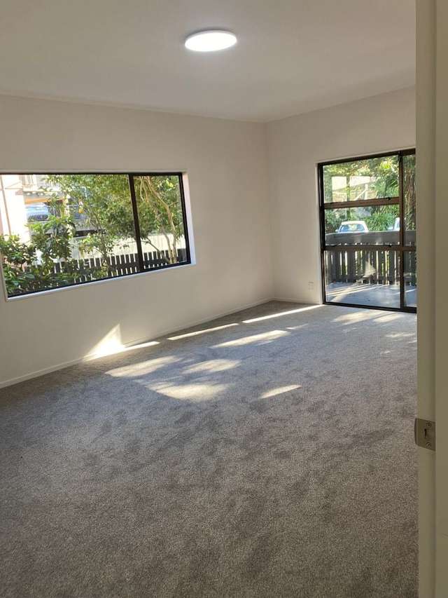 69A Morningside Drive Mount Albert_2