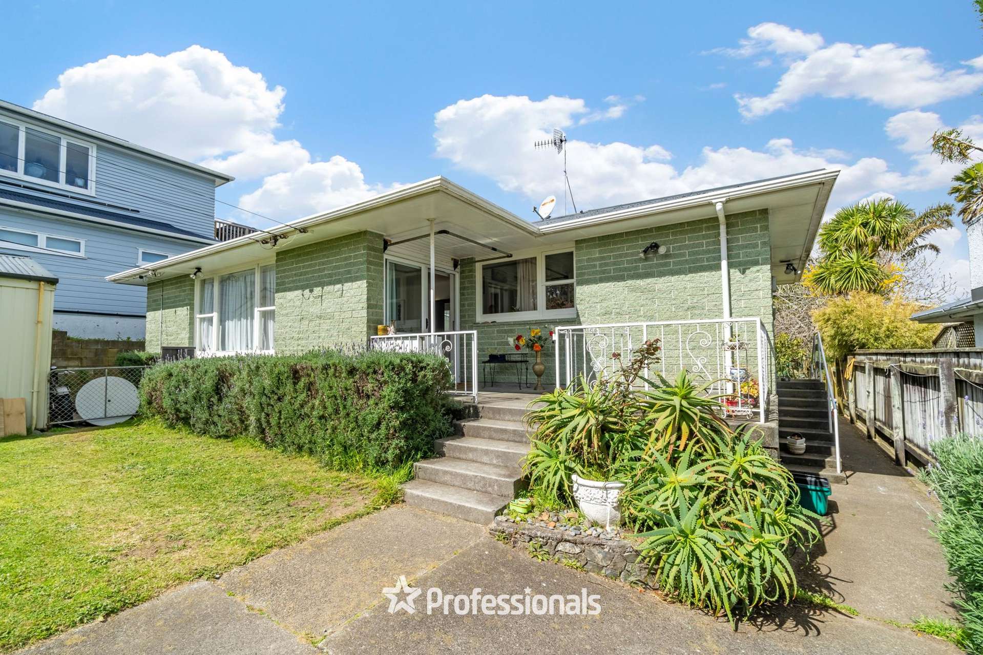 10 Gray Avenue Paraparaumu Beach_0