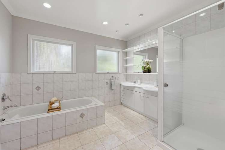 10 Etherege Place Mellons Bay_23