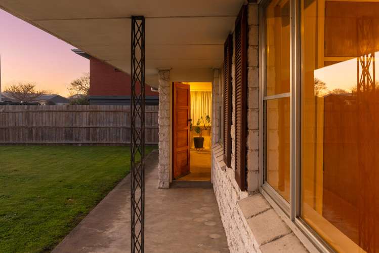 18 Newbourne Crescent Redwoodtown_23