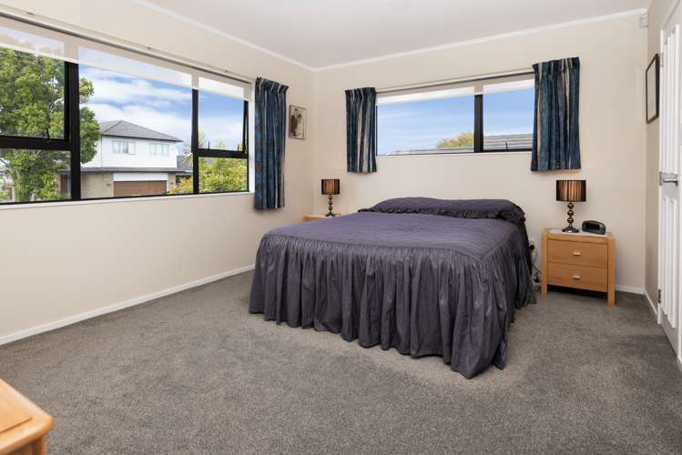 6 Borrowdace Avenue Botany Downs_10