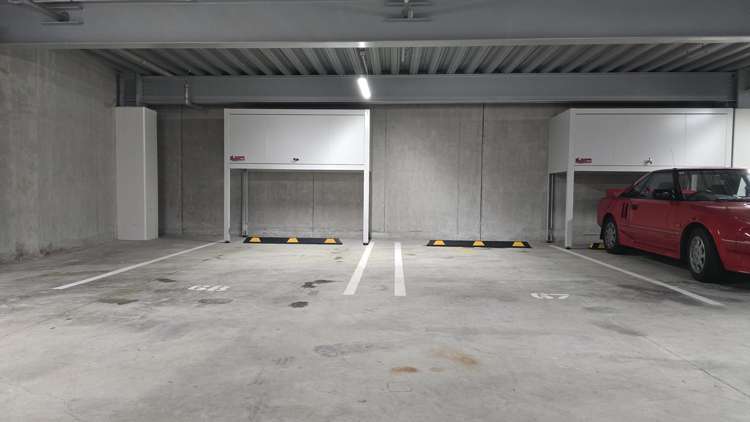 220/223A Green Lane West Epsom_14