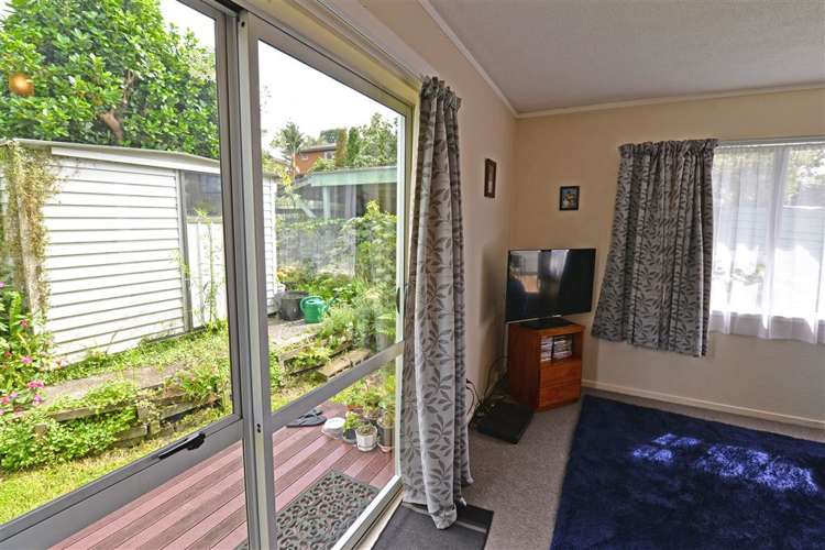 2/4 Wickstead Place Massey_10