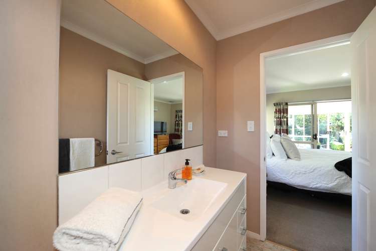 911a Churchill Street Akina_20