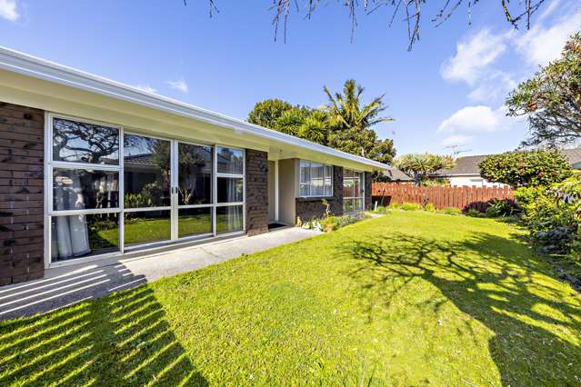 2/8 Parera Place Papatoetoe_1