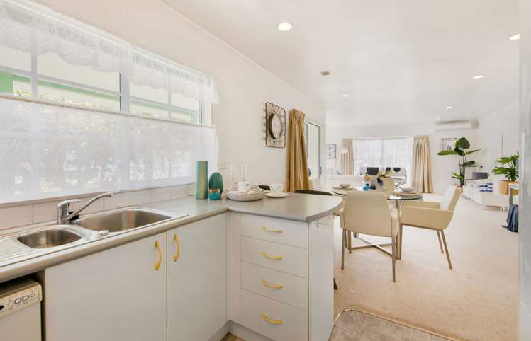 12 Central Park Drive Te Atatu South_11