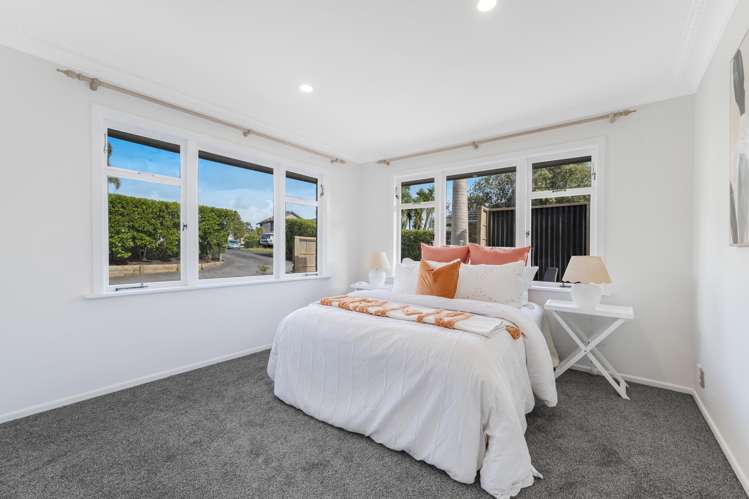 72 Bradbury Road Botany Downs_13