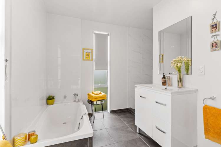 1 Heathfield Drive Mosgiel_14