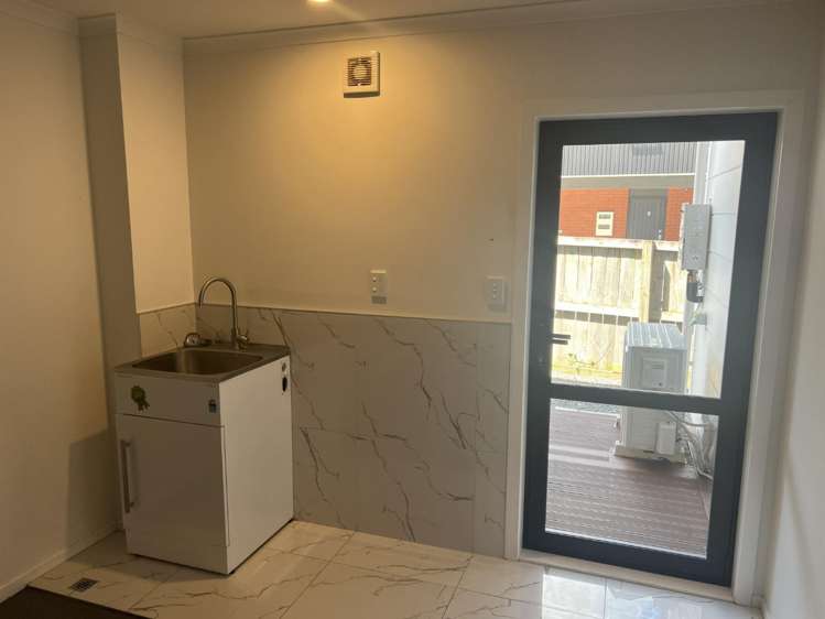 2/16 Inverness Avenue 1074_7