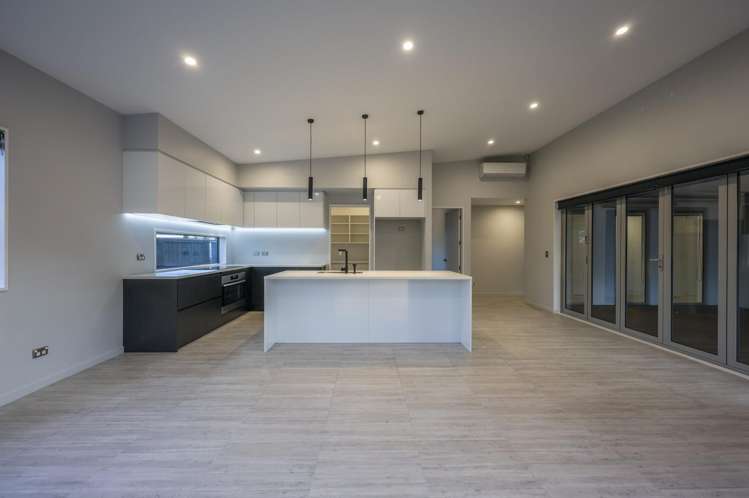 13 Picadilly Avenue Casebrook_1