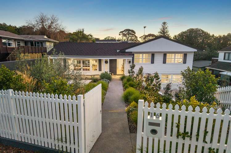 16 Pickwick Parade Mellons Bay_2