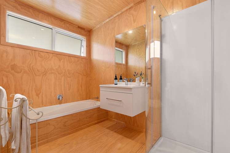 19 Laly Haddon Place Matakana_16