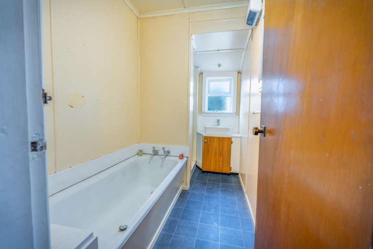 72 MacDonald Street Marchwiel_11