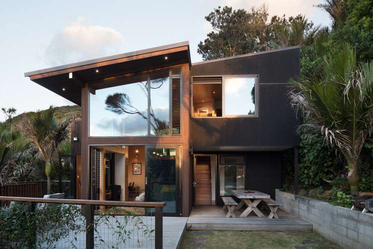 87 Garden Road Piha_14