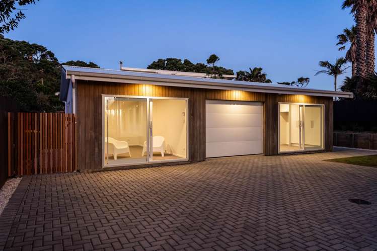 4 Ngatira Road Muriwai_24