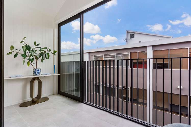 2/4 Madeira Lane Grafton_10