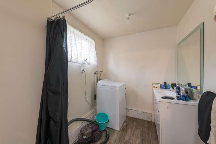 41 Murphy Street Toi Toi_16