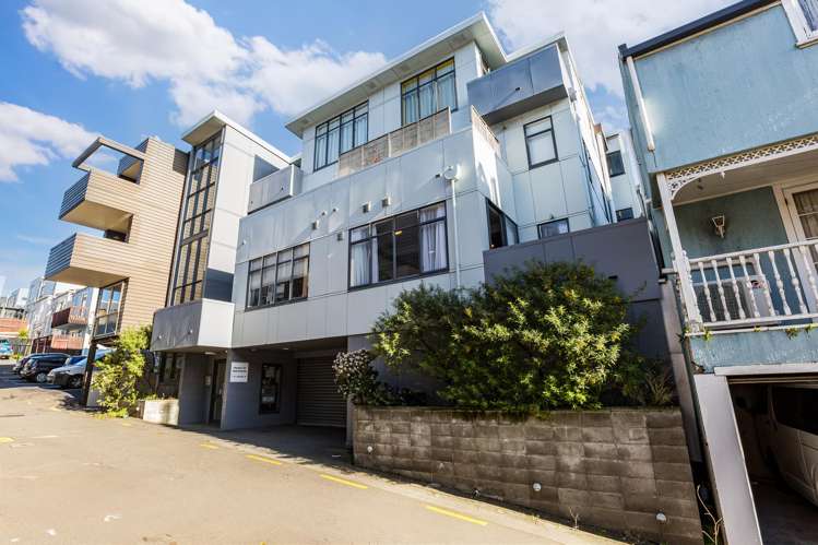 2/7 Hanson Street Mount Cook_14