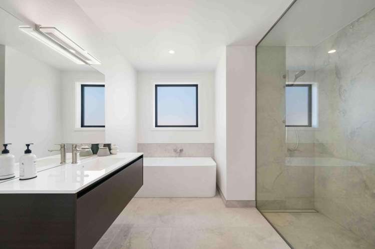 6 Moonstone Street Albert Town_11