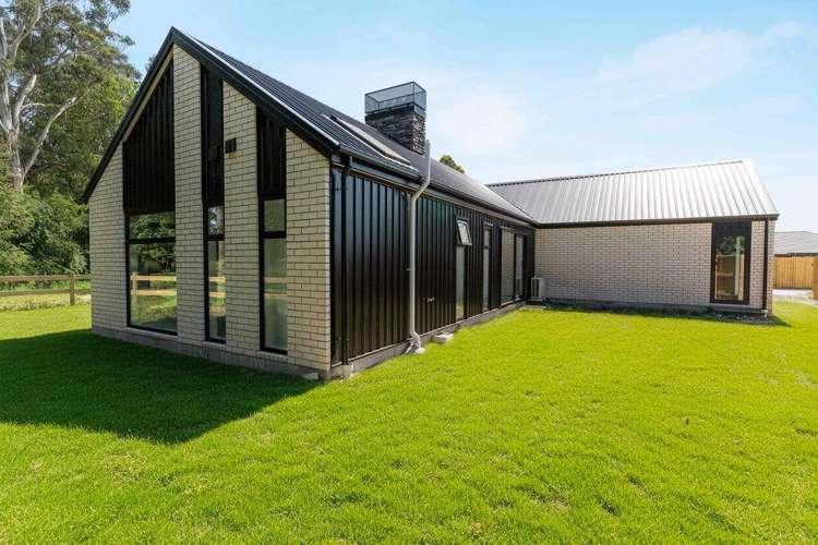 8 Molly Place Southbridge_24