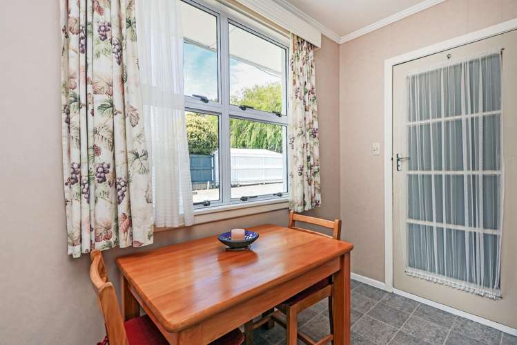 2/34A Te Aute Road Havelock North_7